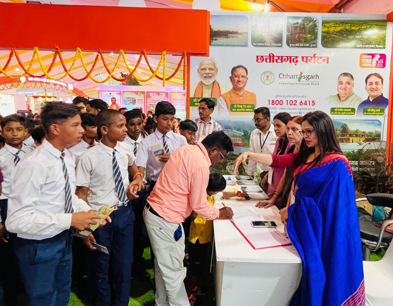 छत्तीसगढ़ के रजत जयंती राज्योत्सव में पर्यटन, संस्कृति एवं धर्मस्व विभाग का स्टॉल बना आकर्षण का केन्द्र