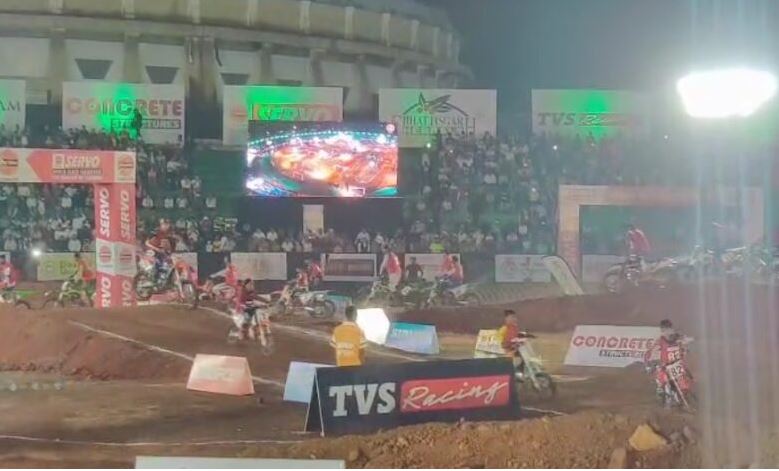 सुपरक्रॉस बाइक रेसिंग का धमाल : देशभर के 110 राइडर्स ने दिखाया स्पीड, स्टंट और स्किल, &lsquo;सेफ राइडिंग&rsquo; का दिया संदेश