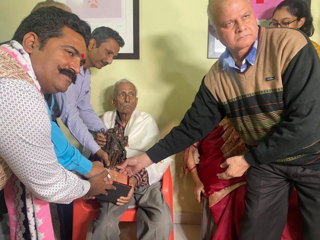 कवि विनोद कुमार शुक्ल को हिंदी के सर्वोच्च सम्मान से ज्ञानपीठ पुरस्कार से किया गया सम्मनित