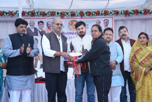 गांव के मैदानों से ग्लोबल मंच तक&mdash;सांसद बृजमोहन का खेल अभियान भारत की अंतरराष्ट्रीय उपलब्धि से जुड़ा