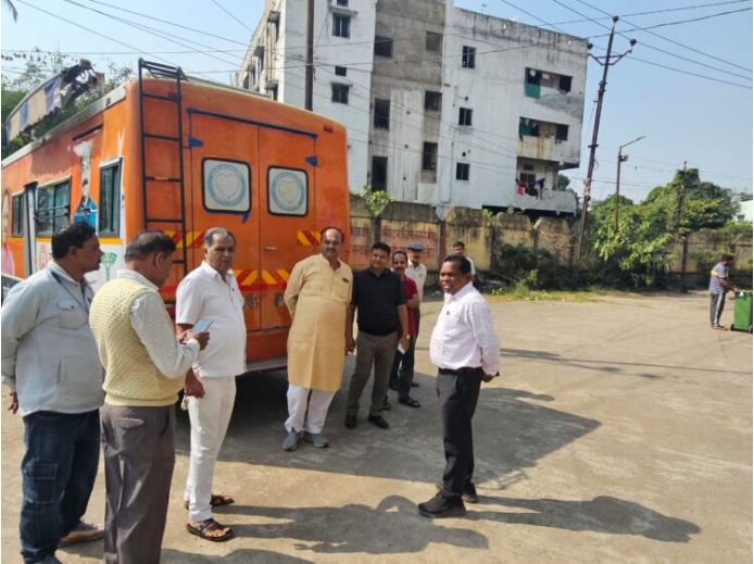 सभापति सूर्यकान्त राठौड़ ने इंडोर स्टेडियम का किया औचक निरीक्षण