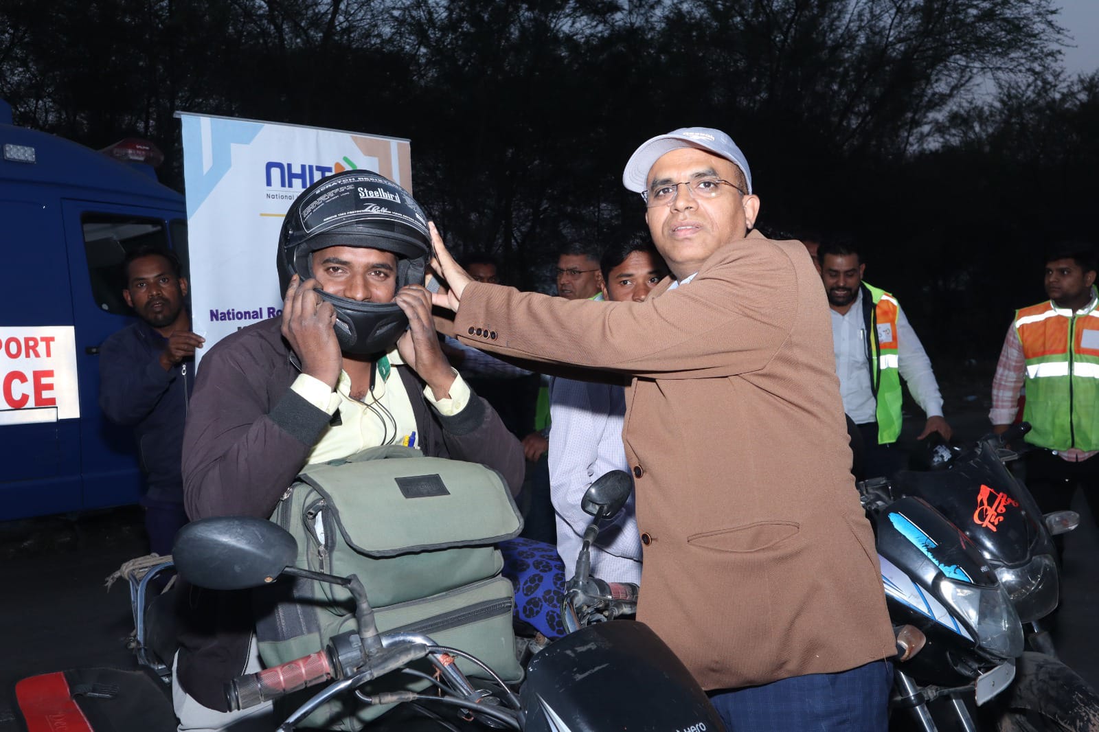 एनएचएआई ने रायपुर-बिलासपुर हाईवे पर चलाया जागरूकता अभियान