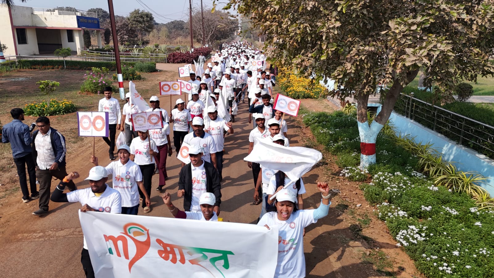 रायपुर में 1000 से अधिक युवाओं ने निकाली राज्य-स्तरीय मतदाता जागरूकता पदयात्रा