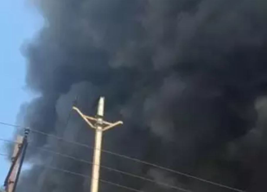 भनपुरी के डामर फैक्ट्री में लगी आग