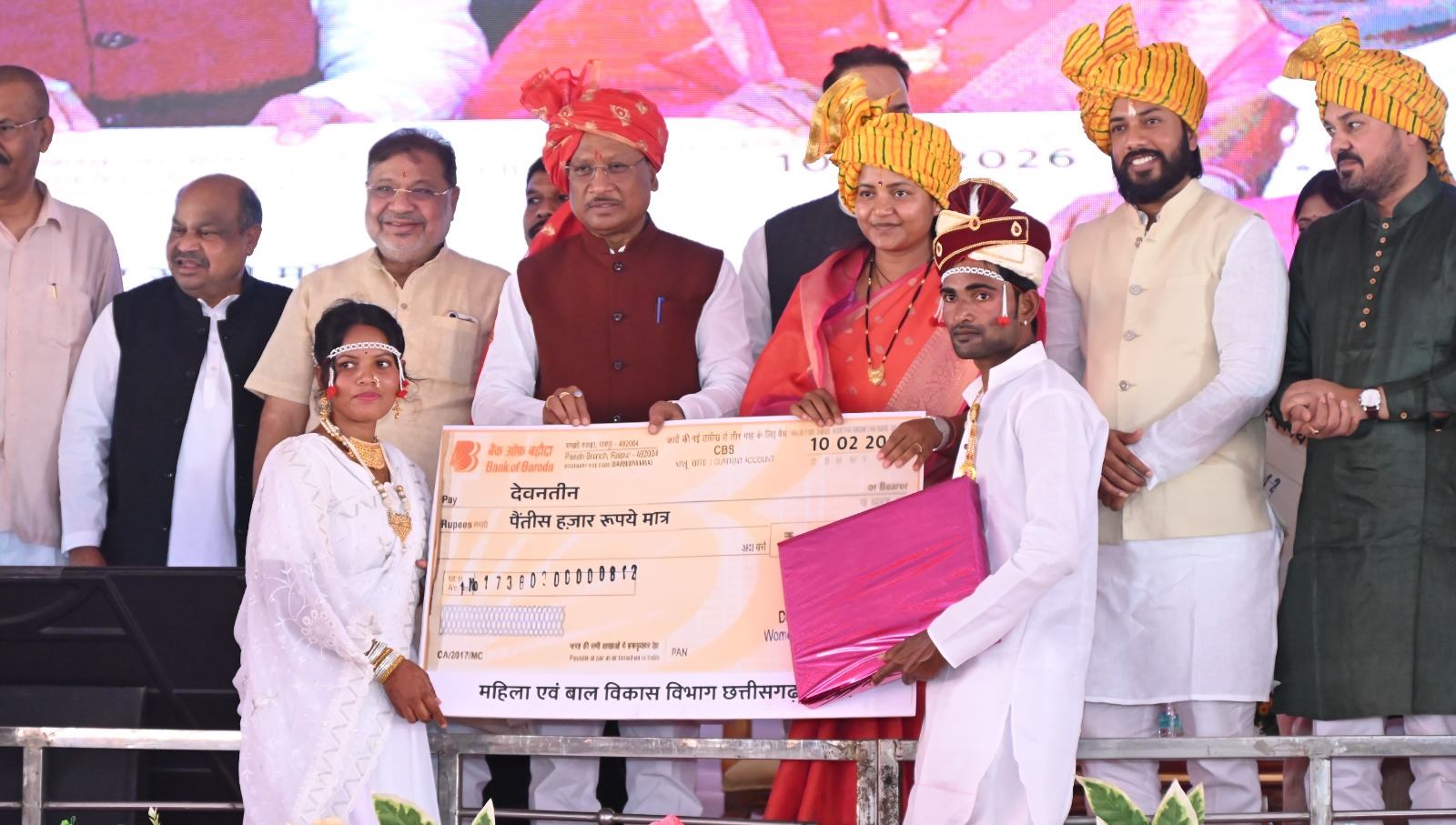 मुख्यमंत्री कन्या विवाह योजना: सामाजिक समरसता का विश्व रिकॉर्ड... मुख्यमंत्री साय के सान्निध्य में 6,412 जोड़ों का विवाह