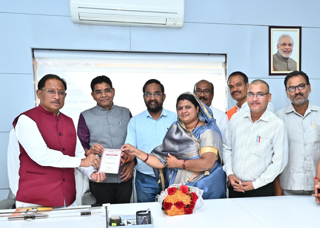 मुख्यमंत्री साय से छत्तीसगढ़ मनवा कुर्मी क्षत्रिय समाज के प्रतिनिधिमंडल ने की सौजन्य मुलाकात