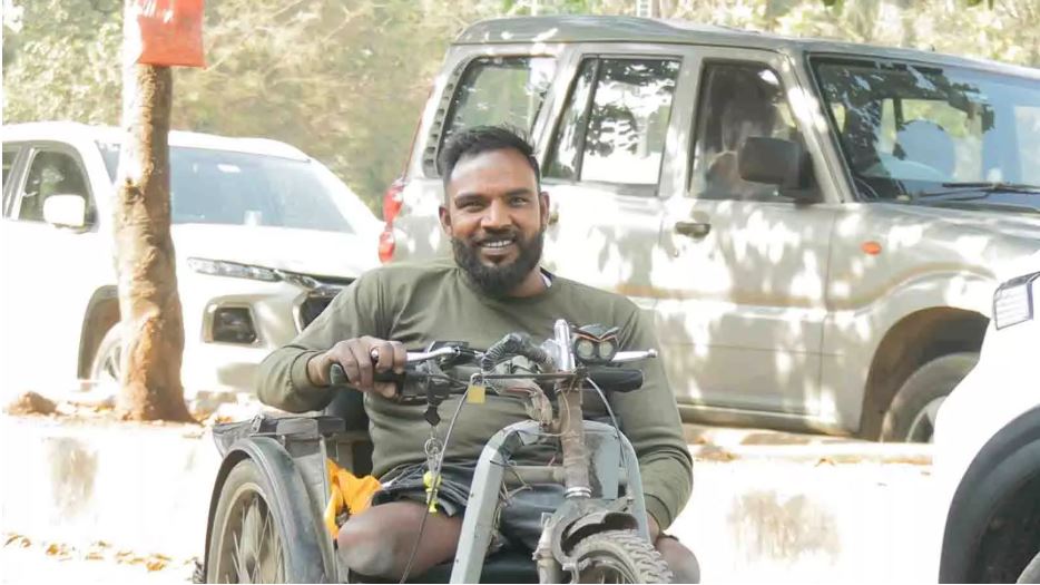 दिव्यांगजनों के उपकरण मरम्मत के लिए पहला दिव्यांग गैरेज रायपुर में