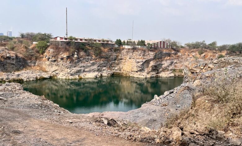 रायपुर के छह गिट्टी खदानों में खनिज विभाग की कार्रवाई, क्रेशर सील