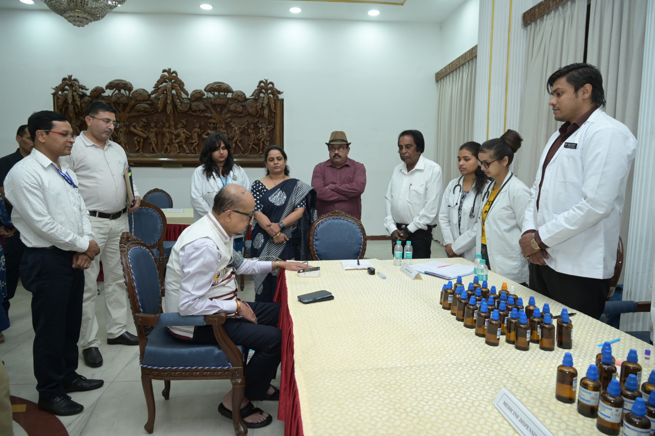 राजभवन में लगा होम्योपैथिक स्वास्थ्य शिविर.. राज्यपाल ने कराई जांच