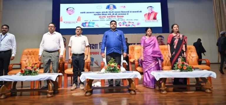 विद्यार्थियों के सर्वांगीण विकास, अनुशासन एवं गुणवत्तापूर्ण शिक्षा पर दें ध्यानः शिक्षा मंत्री
