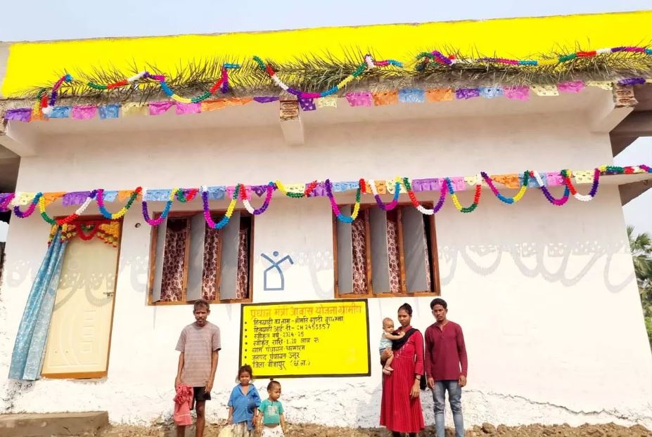 बीजापुर में विकास की नई दस्तक: मनरेगा और PM आवास से बदल रही 224 गांवों की तस्वीर