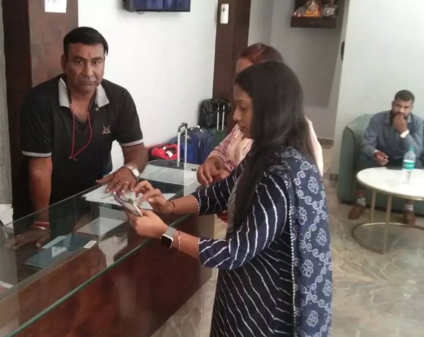 होटल त्रिमूर्ति इन पर मिली गन्दगी, निगम ने लगाया 10 हजार जुर्माना