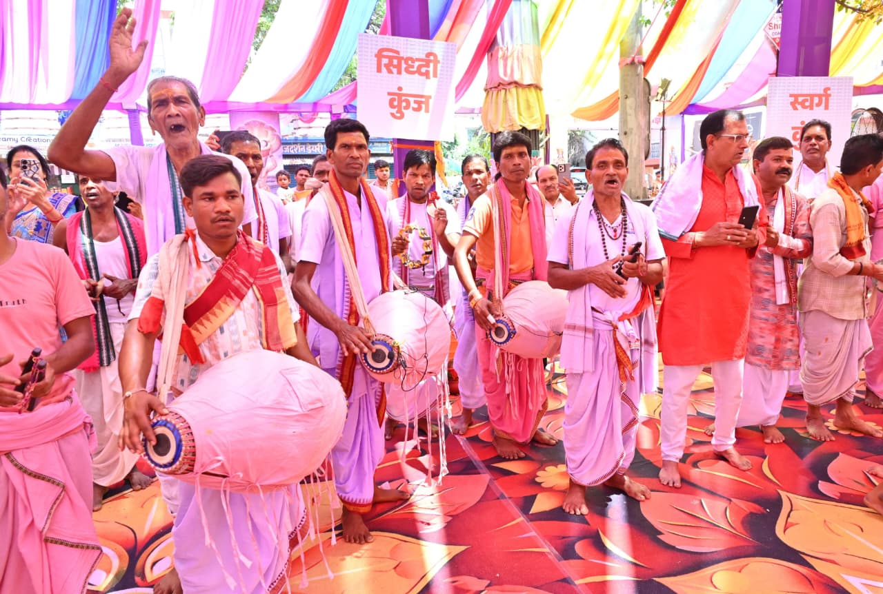 मुख्यमंत्री विष्णुदेव साय हरिनाम संकीर्तन नामयज्ञ में हुए शामिल
