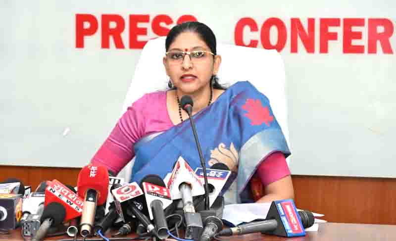 खाद्य सचिव रीना बाबासाहेब कंगाले बोली छत्तीसगढ़ में पेट्रोल-डीजल की कमी नहीं
