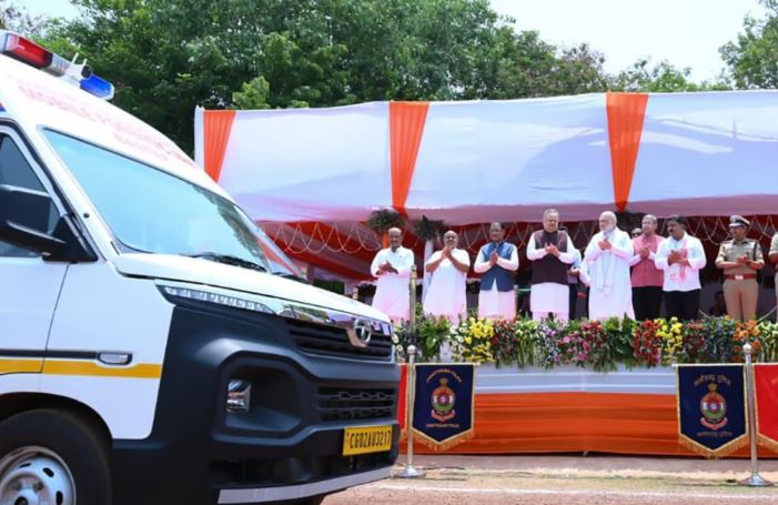 केंद्रीय गृहमंत्री शाह ने डायल-112 की 400 वाहनों को दिखाई हरी झंडी, मोबाइल फॉरेंसिक वैन का भी किया शुभारंभ
