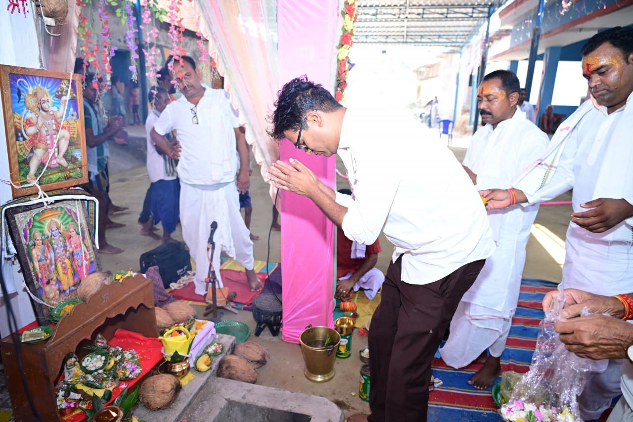 गृह ग्राम बायंग में श्रीरामनाम सप्ताह यज्ञ में शामिल हुए वित्त मंत्री ओ.पी.चौधरी