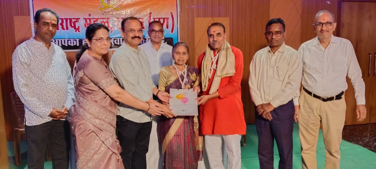 आनंद यात्री: डॉ. रामचंद्र और डॉ. सुनीता गोडबोले ने वनवासियों की सेवा में समर्पित कर दिया जीवन