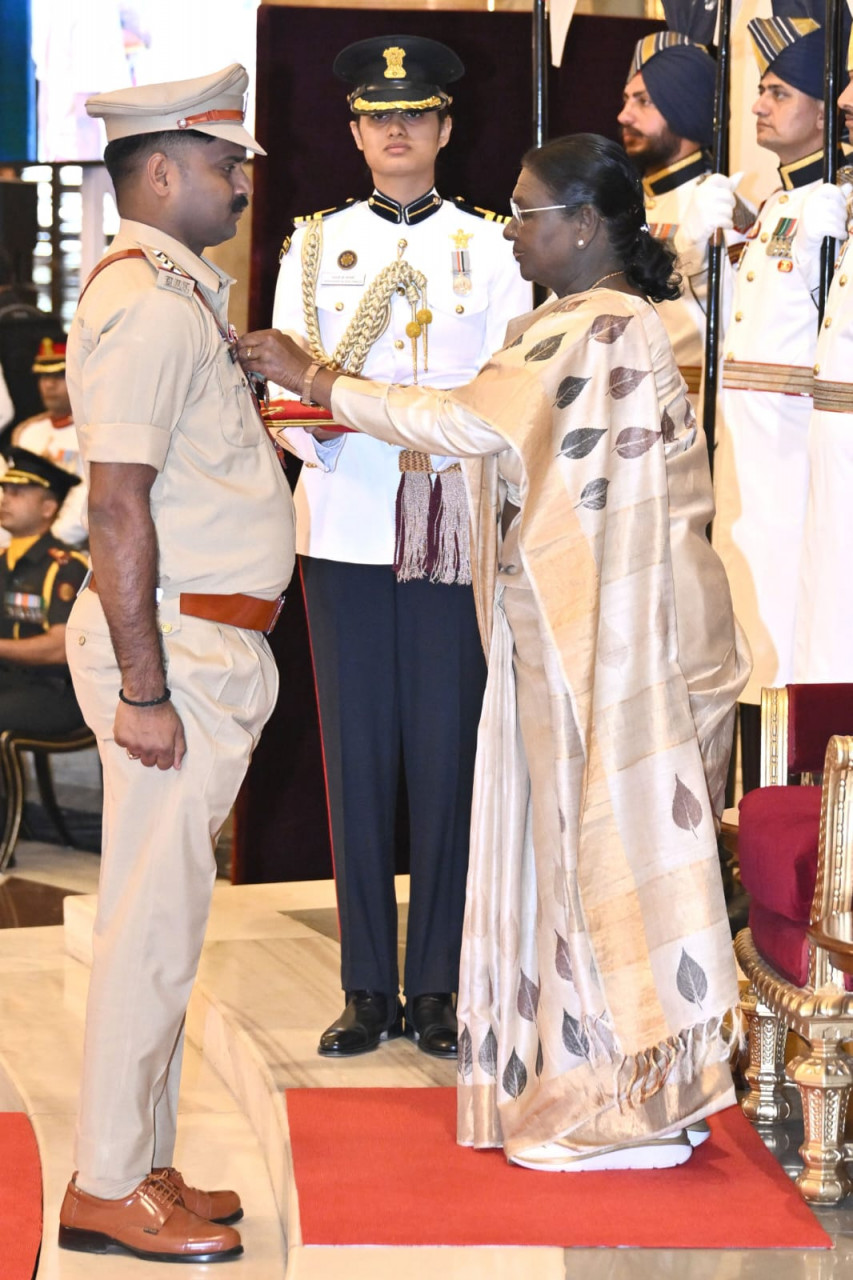 वित्त मंत्री ओपी चौधरी ने शौर्य चक्र से सम्मानित छत्तीसगढ़ पुलिस के जांबाज अधिकारियों को दी बधाई