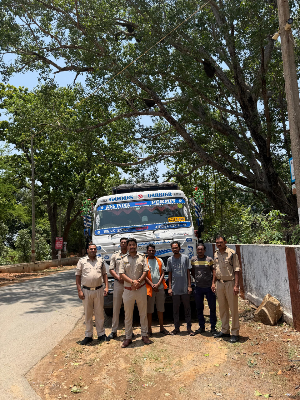 अवैध खनिज परिवहन पर बड़ी कार्रवाई: बिना अभिवहन पास चूना पत्थर गिट्टी से भरे 3 ट्रेलर जब्त