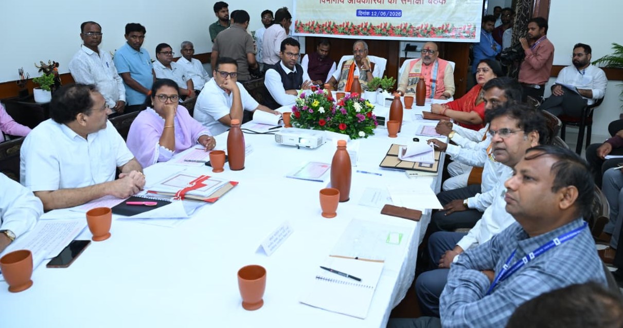 बुनकरों और शिल्पियों की आय बढ़ाने नवाचार तथा डिजाइन प्रशिक्षण जरूरीः गिरिराज सिंह