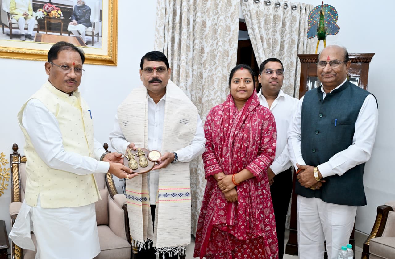 मुख्यमंत्री साय से महाराष्ट्र के विधायक प्रतिनिधिमंडल ने की सौजन्य मुलाकात