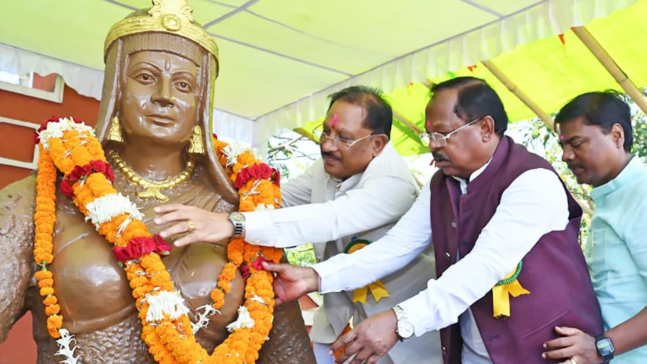  वीरांगना रानी दुर्गावती का शौर्य और बलिदान राष्ट्र की प्रेरणा का अमर स्रोत : मुख्यमंत्री  विष्णुदेव साय