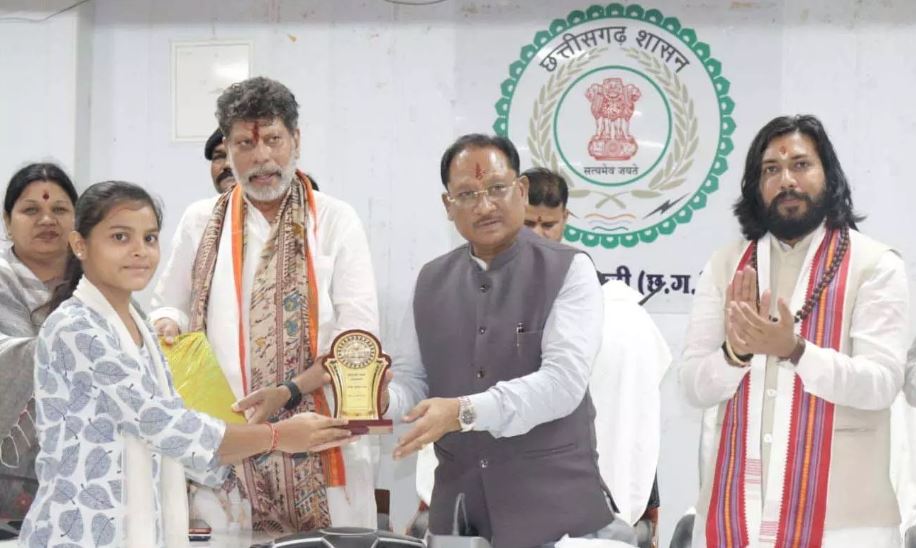 मुख्यमंत्री साय ने मेधावी विद्यार्थियों का किया सम्मान