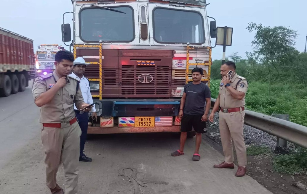 टाटीबंध-आमनाका क्षेत्र में यातायात पुलिस की बड़ी कार्रवाई, 3 चालकों पर FIR दर्ज
