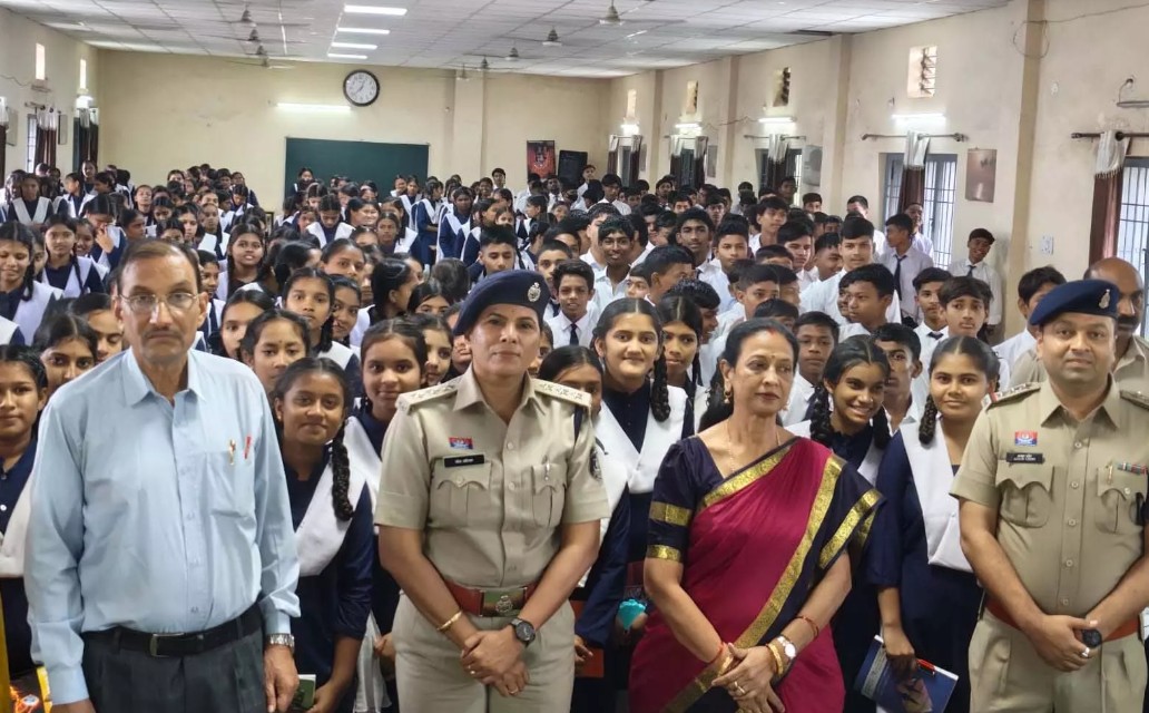रायपुर में यातायात पुलिस का जागरूकता अभियान