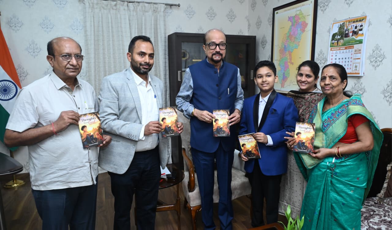  राज्यपाल ने किया 12 वर्षीय छात्र मास्टर दिव्यांश की पुस्तक &lsquo;थॉट्स अबाउट गॉड&lsquo; का विमोचन