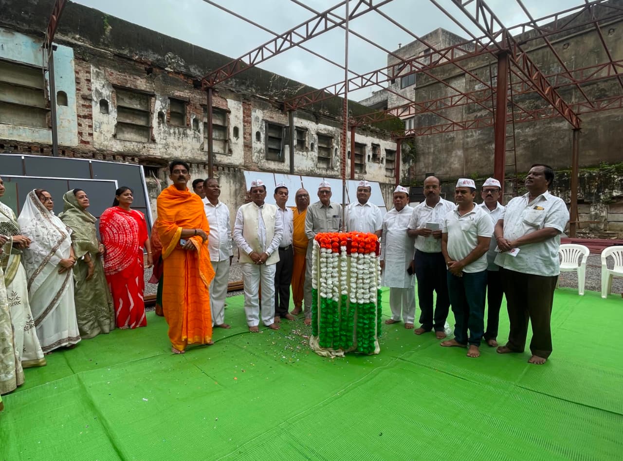 स्वतंत्रता दिवस पर श्री दिगम्बर जैन बड़ा मंदिर मालवीय रोड में गूंजे राष्ट्रभक्ति और धर्माराधना के जयकारे