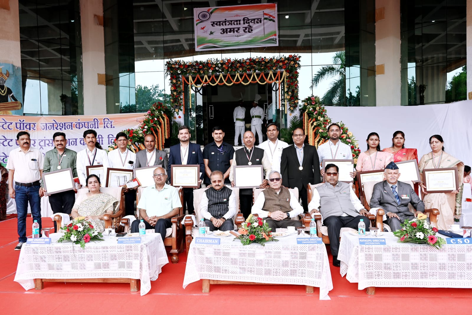 चेयरमेन सुबोध कुमार सिंह ने आंधी-बारिश में बिजली बहाल करने वाले कर्मियों को किया पुरस्कृत