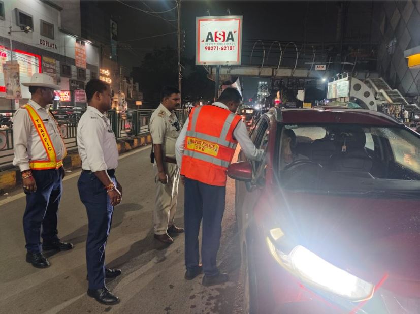 ड्रिंक एंड ड्राइव पर रायपुर ट्रैफिक पुलिस की सख्ती, नशे में मिले 51 वाहन चालक, अब तक 3,957 मामलों में हुई कार्रवाई