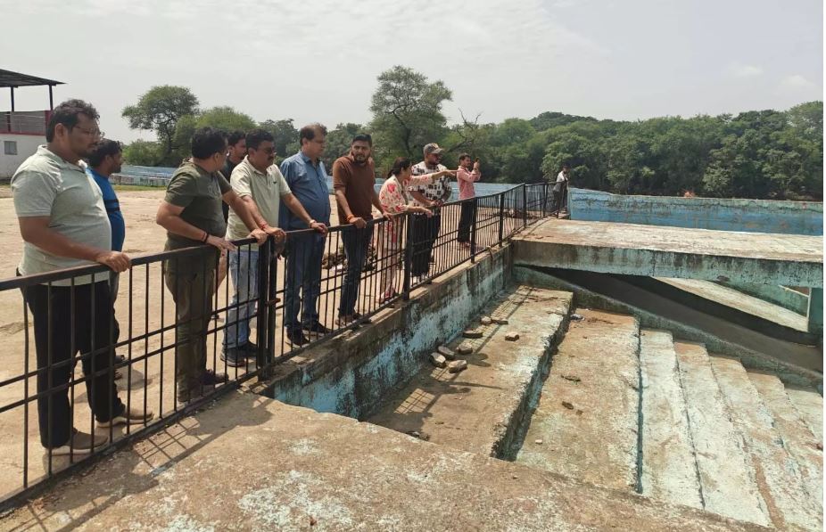अपर आयुक्त ने महादेवघाट विसर्जन कुण्ड को तैयार करने के दिए निर्देश