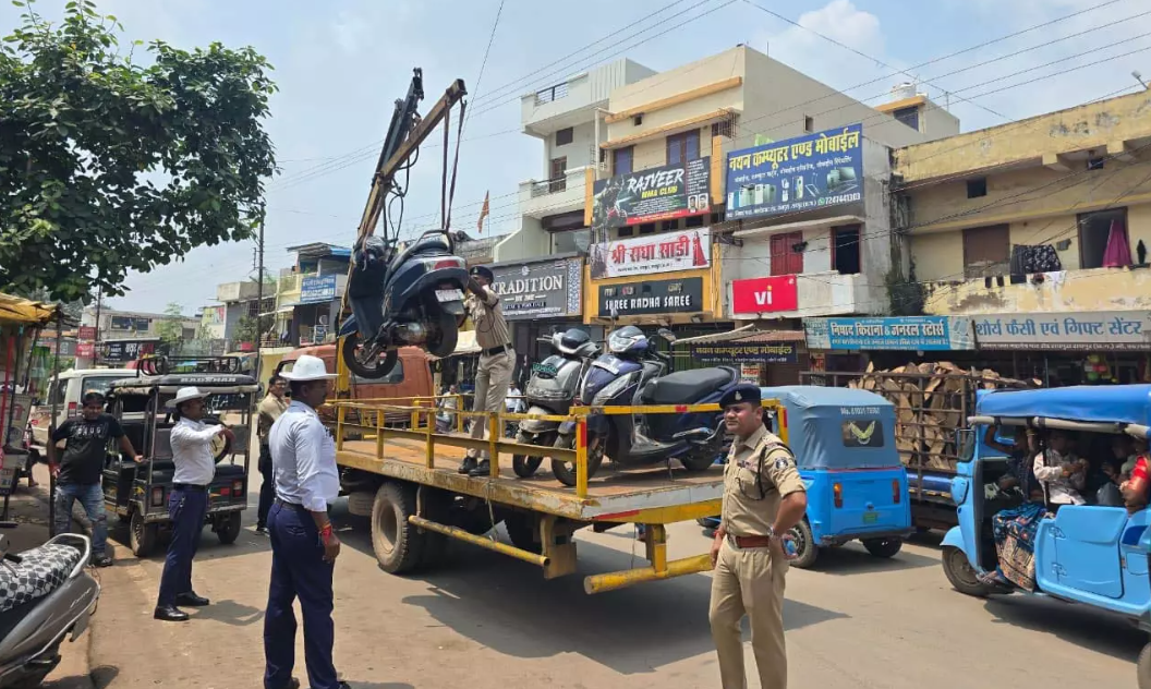नो-एंट्री में घुसे भारी वाहनों पर ट्रैफिक पुलिस का शिकंजा, 7 पर चालानी कार्रवाई