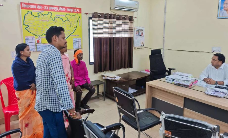 कलेक्टर के मार्गदर्शन में अभनपुर में हितग्राहियों की पेशी लेकर दिए गए निर्देश