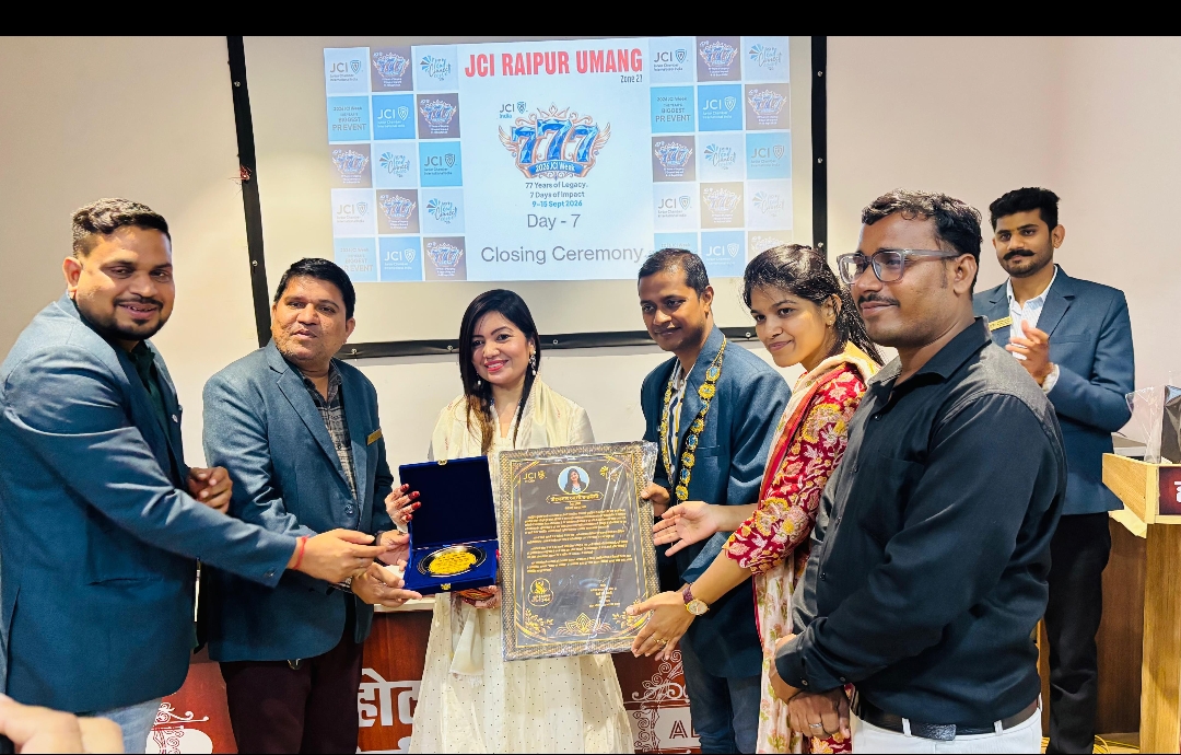 ट्रैफिक पुलिसकर्मी और जेएफएम रजनी चंद्रवंशी 'कमल पत्र सम्मान' से सम्मानित