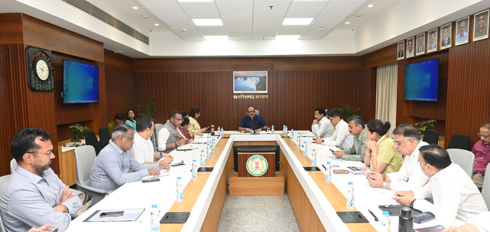  धान खरीदी नीति से लेकर जल प्रबंधन और प्रशासनिक सुधारों की हुई समीक्षा