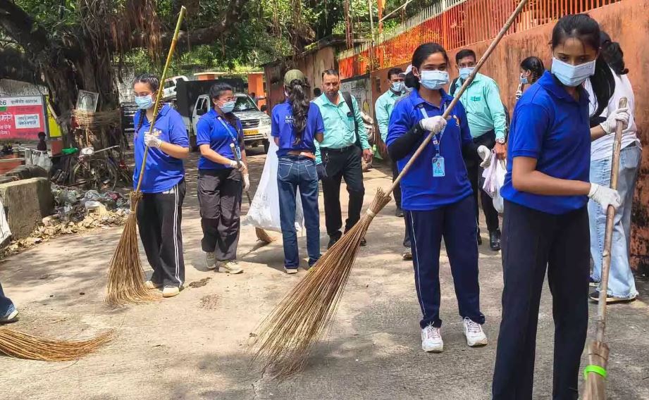 रायपुर में वृहद स्वच्छता अभियान, नरैया तालाब से निकाला गया 3.5 मीट्रिक टन कचरा