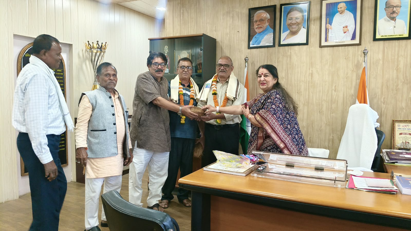 संगीत विवि से सेवानिवृत्ति पर विभाष मालवीय को भावभिनी विदाई