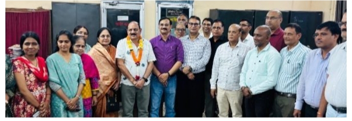 रविवि से सेवानिवृत्ति पर विवि अधीक्षक अमरनाथ पाठ को विदाई