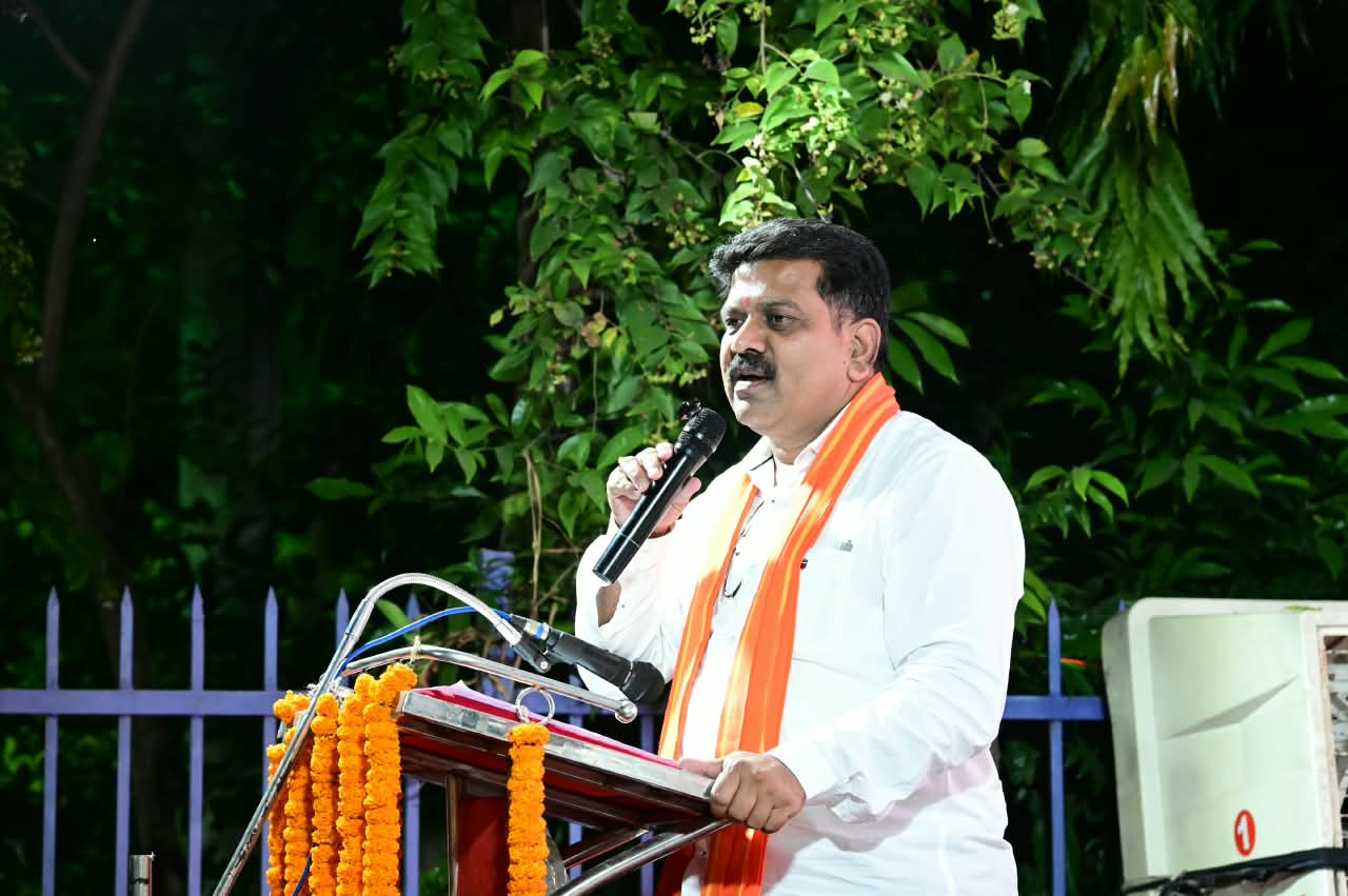  पत्रकार स्व. पंकज शर्मा की प्रतिमा का उप मुख्यमंत्री  विजय शर्मा ने किया अनावरण, पत्रकारिता में योगदान को किया गया याद