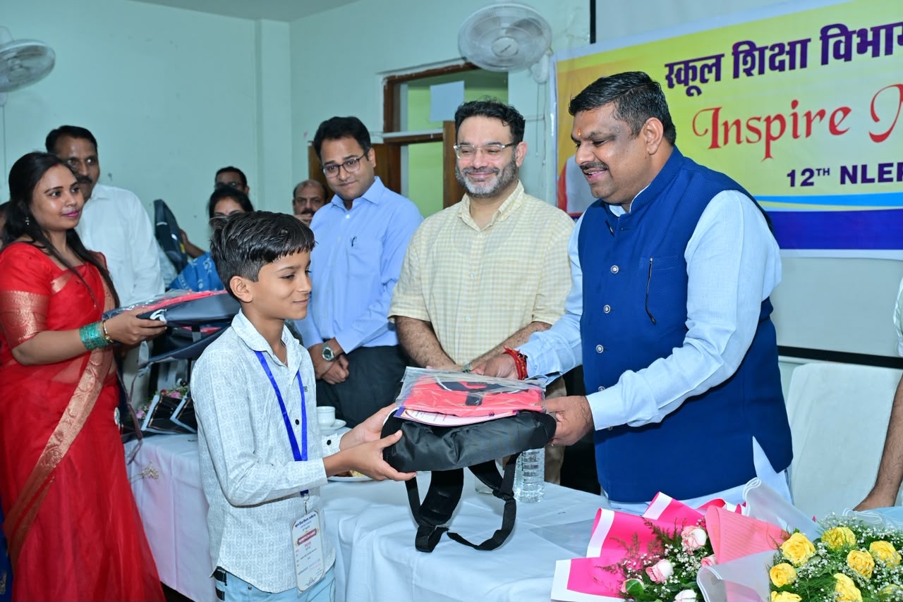 इंस्पायर अवार्ड योजना से बच्चों में नवाचार और वैज्ञानिक सोच को मिल रहा प्रोत्साहनः शिक्षा मंत्री