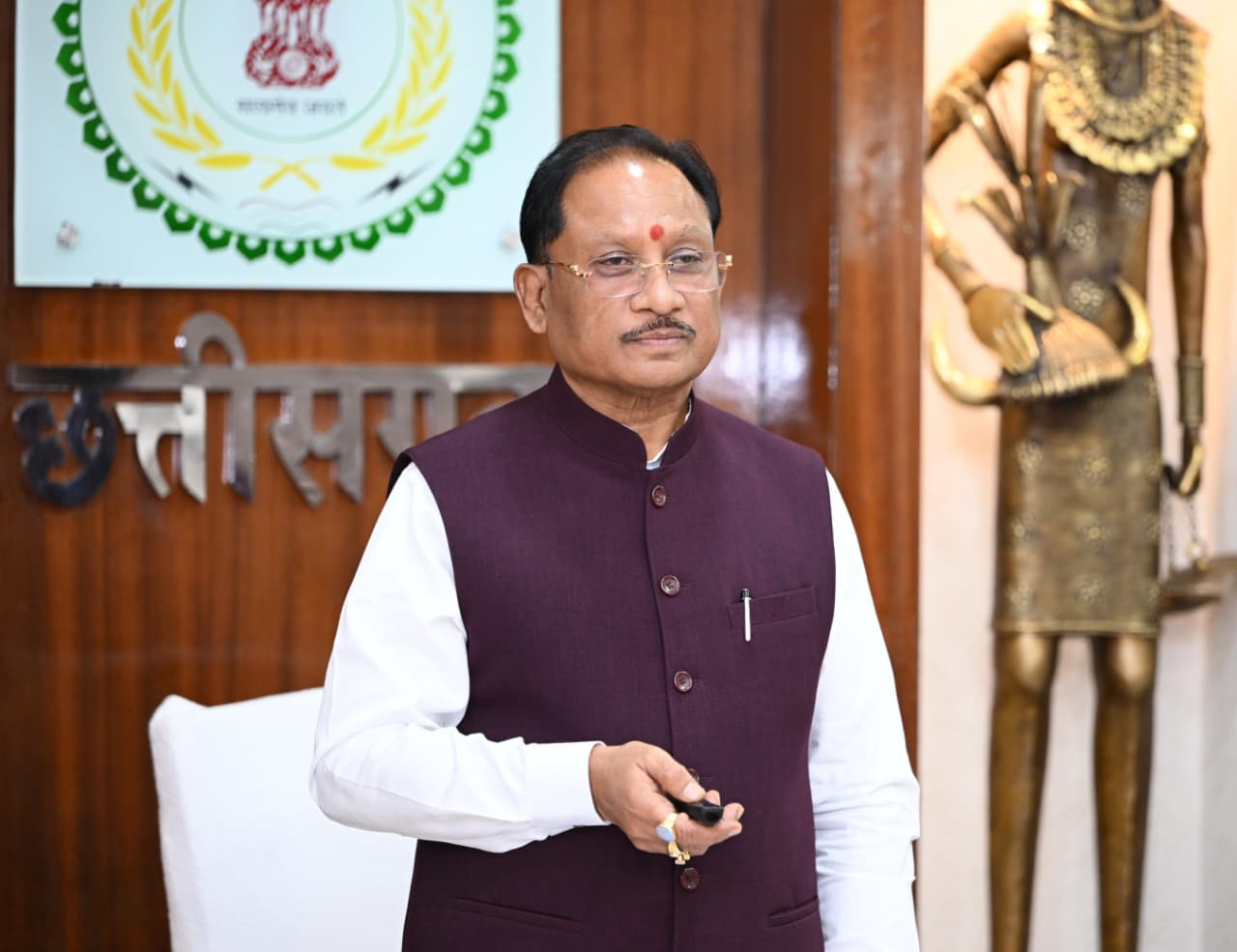 मुख्यमंत्री  विष्णु देव साय ने बाबा कार्तिक उरांव की जन्मशताब्दी पर उनकी आदमकद प्रतिमा का किया अनावरण