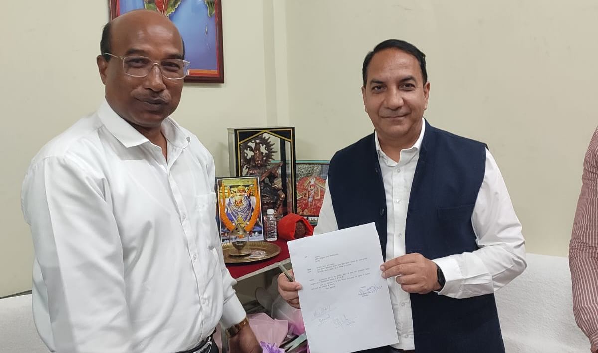 रायगढ़ विवि के कुलसचिव बने विनोद एक्का... पेंशनर्स संघ ने दी बधाई