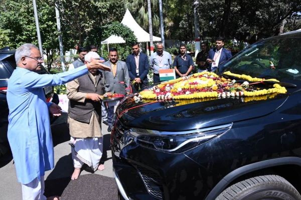 Chhattisgarh: मुख्यमंत्री के काफिले में नई टोयोटा फॉर्च्यूनर वाहन शामिल