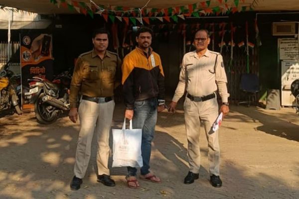 मेडिकल कालेज के लेखा अधिकारी का बड़ा कारनामा, नौकरी लगाने के लाखों रुपये की ठगी