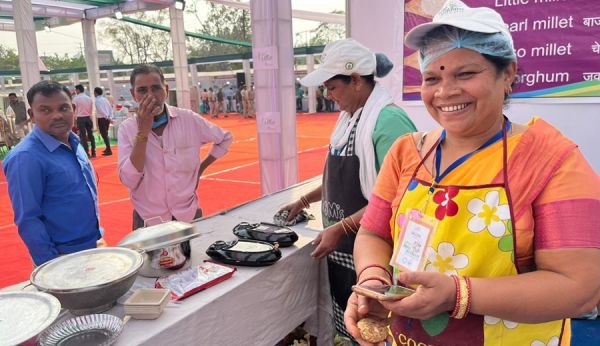 मिलेट्स से हर माह 3 लाख कमा रहीं हैं महिलाएं... रायगढ़ में स्थापित किया गया है पहला मिलेट कैफे