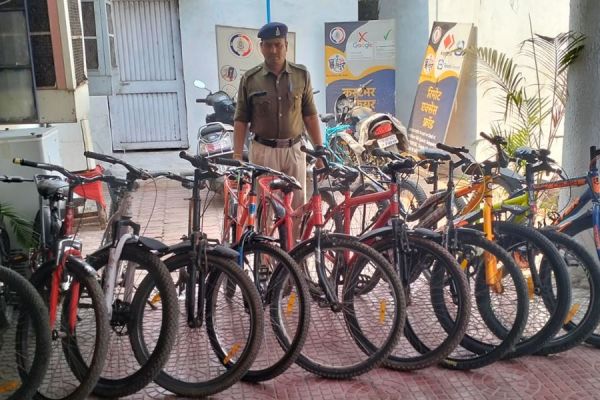 VIDEO राजधानी में  &lsquo;बच्चा गैंग&rsquo; सक्रिय, जानिए किस चीज की कर रहा चोरी, पुलिस ने दबोचा