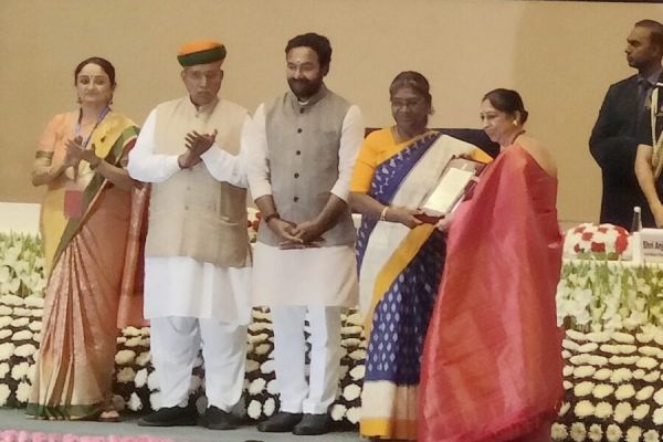 राष्ट्रपति ने ममता चंद्राकर को किया सम्मानित... छत्तीसगढ़ का बढ़ाया मान... मिल चुका है पद्मश्री सम्मान